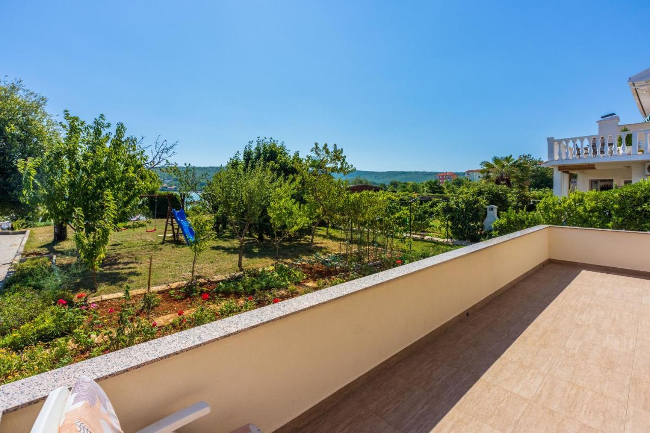 Apartments Star By The Sea Čižići Extérieur photo